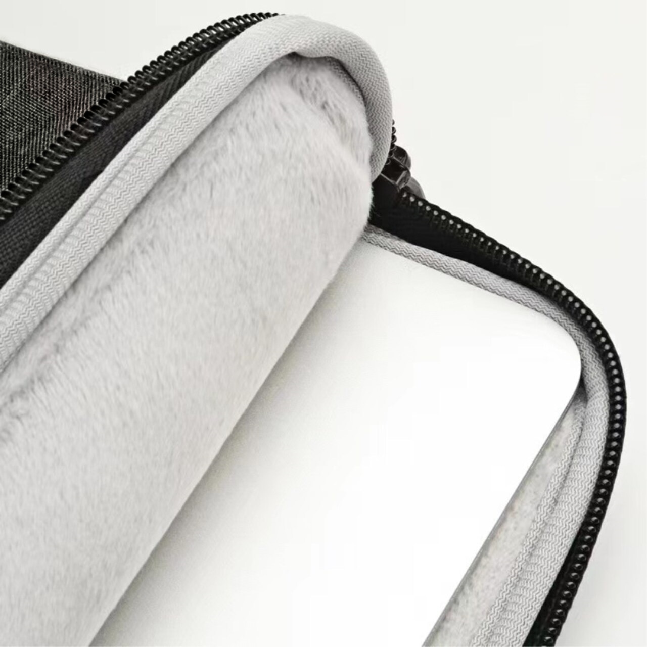 Sleeve iPad/tablet upp till 12.9" svart